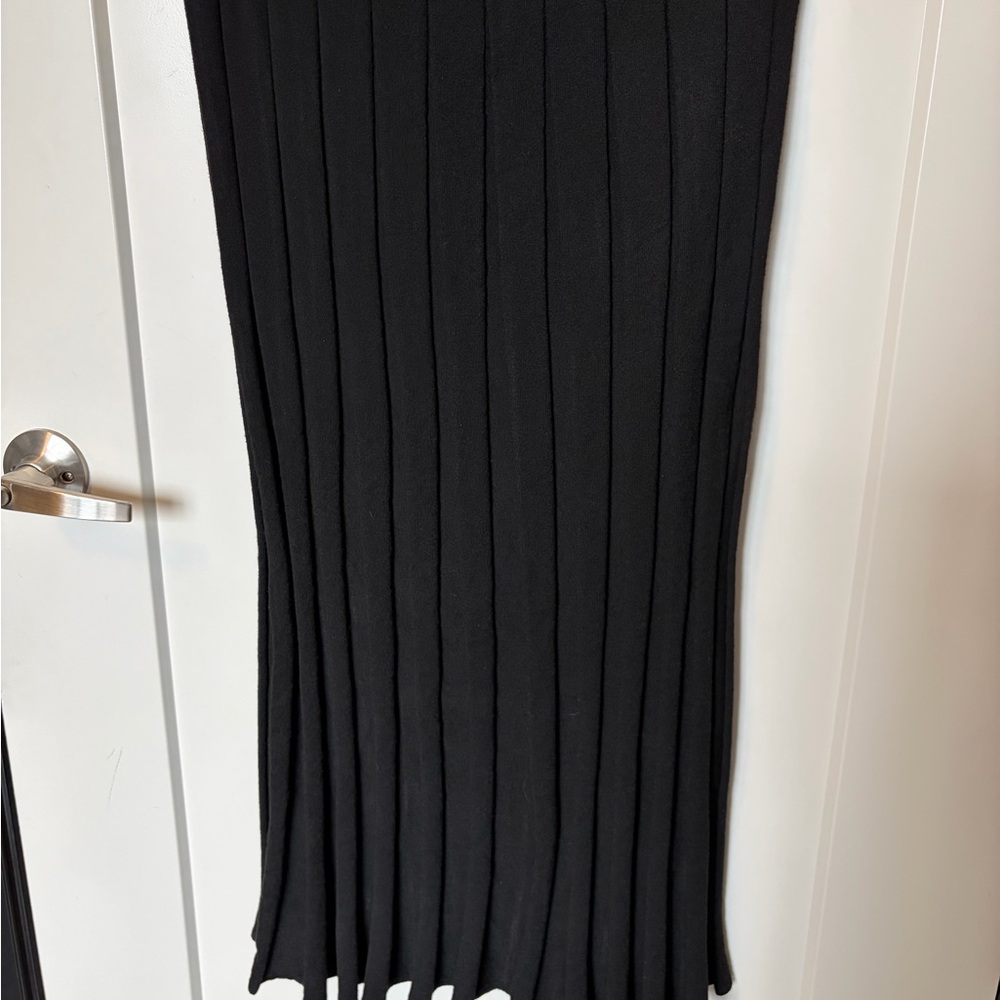 H&M Black Ribbed Pencil Skirt